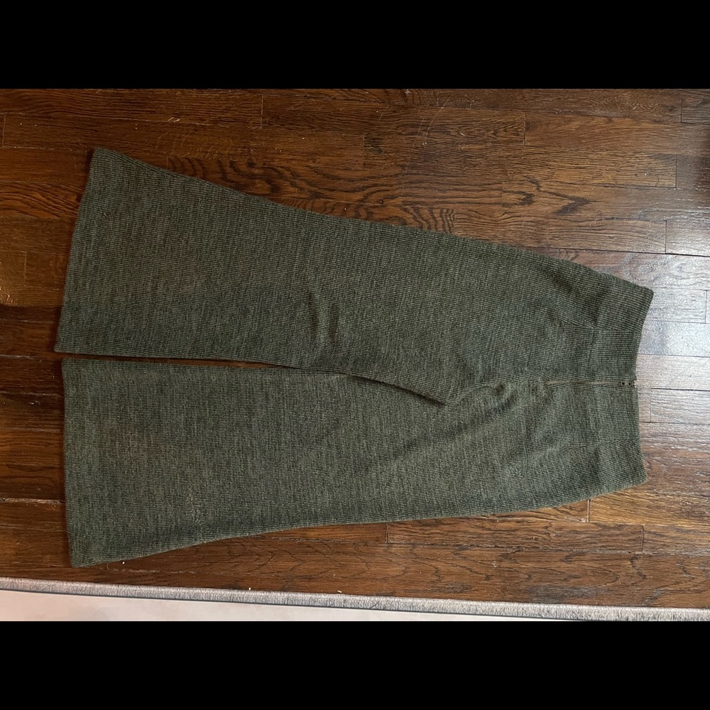 LIKE NEW ANTHROPOLOGIE KNIT FLARE PANTS